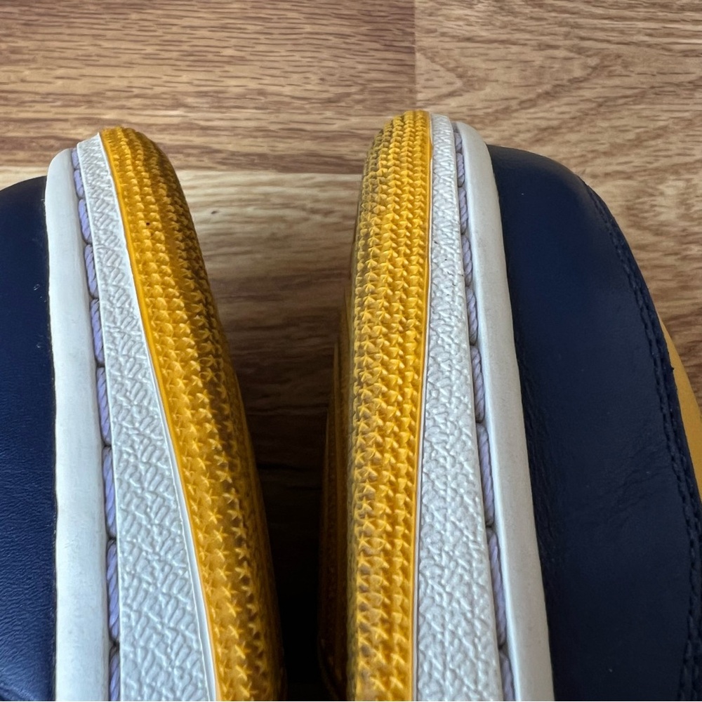 2012 AirJordan 1 Mid Michigan sneakers 554724-707 - Picture 6 of 13